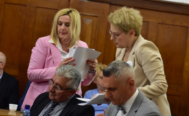 Radni ustalą zarobki szefowej Ratusza